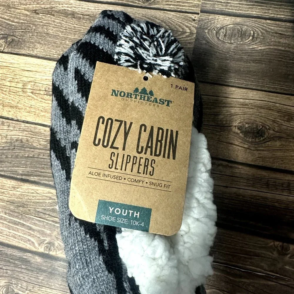 NWT Northeast Outfitters Youth Cozy Cabin Zebra Slippers Size Small (Black)